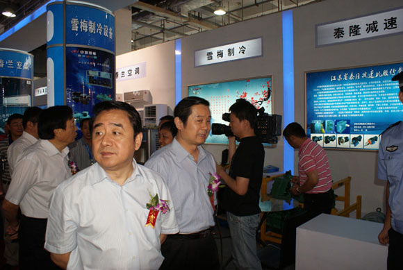 史省长亲临展位 和记平台|注册登录|和记|怡情_和记官方网站品牌增光辉-公司参加“江苏产品万里行”长沙站活动报道 史省长亲临展位 和记平台|注册登录|和记|怡情_和记官方网站品牌增光辉-公司参加“江苏产品万里行”长沙站活动报道